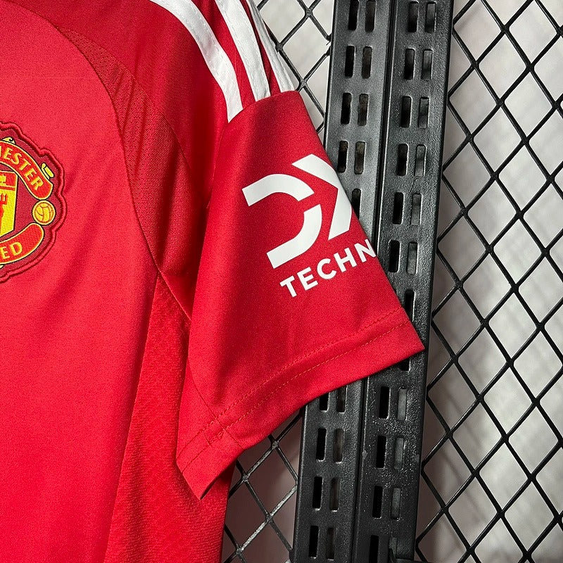 MANCHESTER UNITED LOCAL 24-25