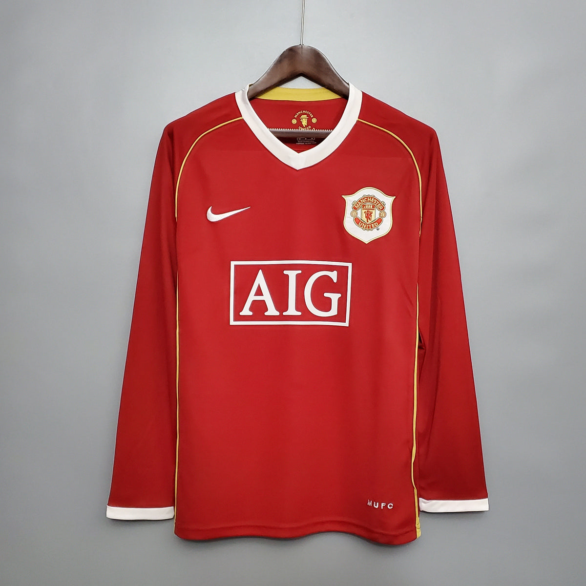 MANCHESTER UNITED 06-07 RETRO