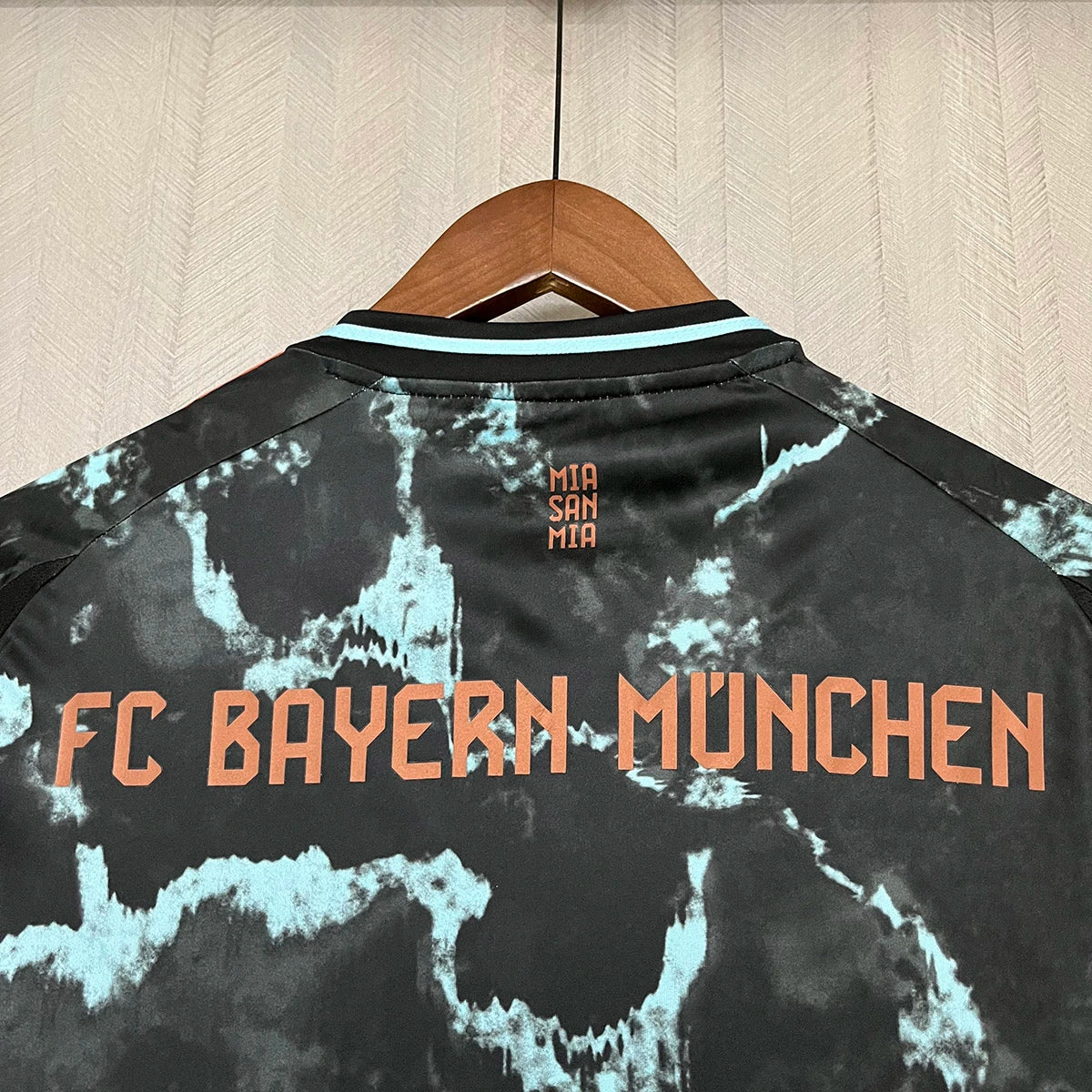 BAYERN MUNICH VISITANTE 24-25