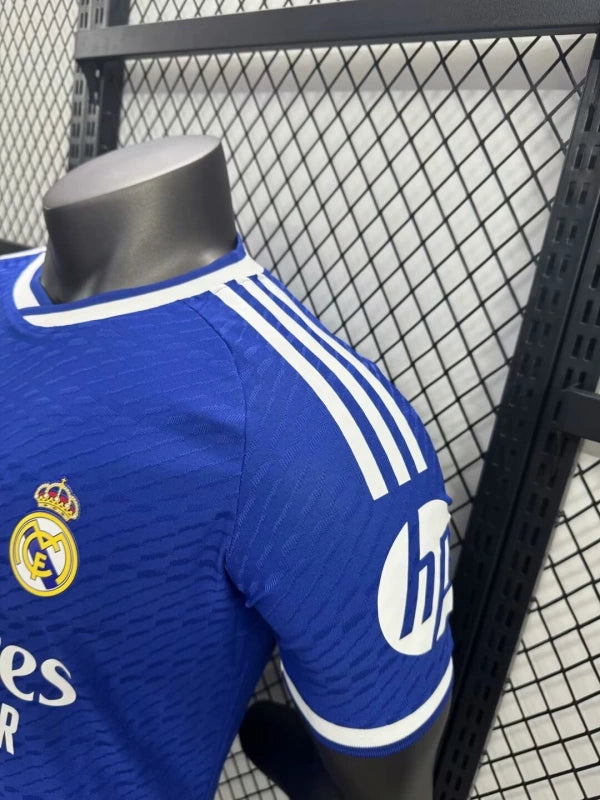 Real Madrid lll versión jugador con parche de Champions (15)