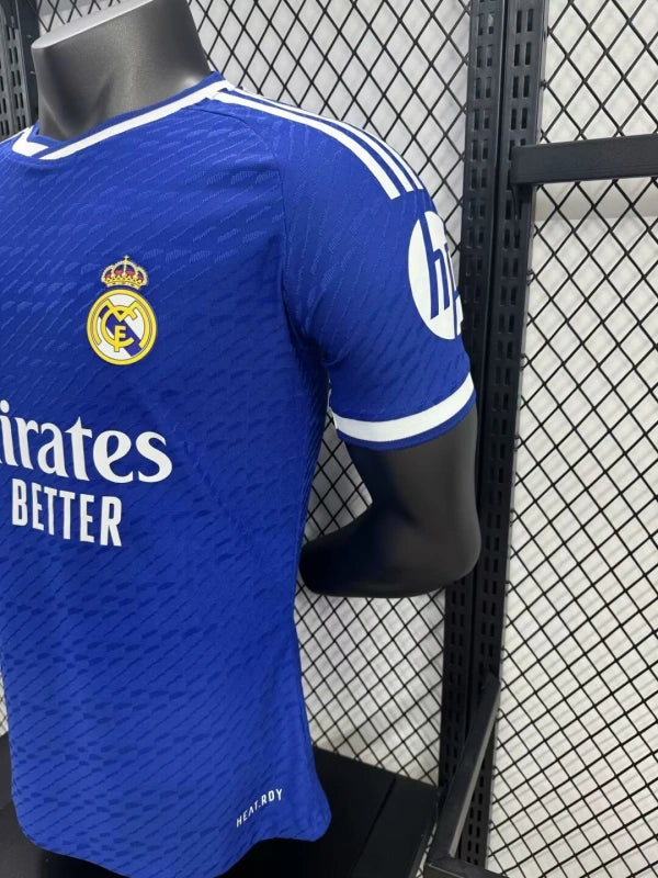 Real Madrid lll versión jugador con parche de Champions (15)