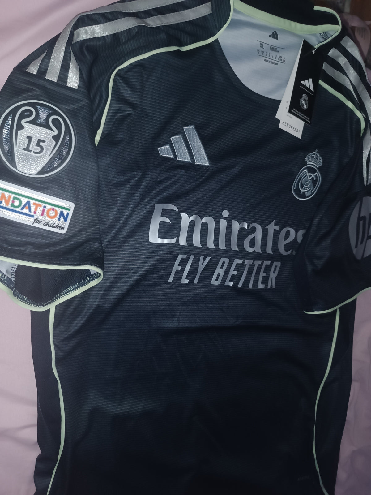 REAL MADRID VISITANTE 25-26 FAN (parche champions incluido)