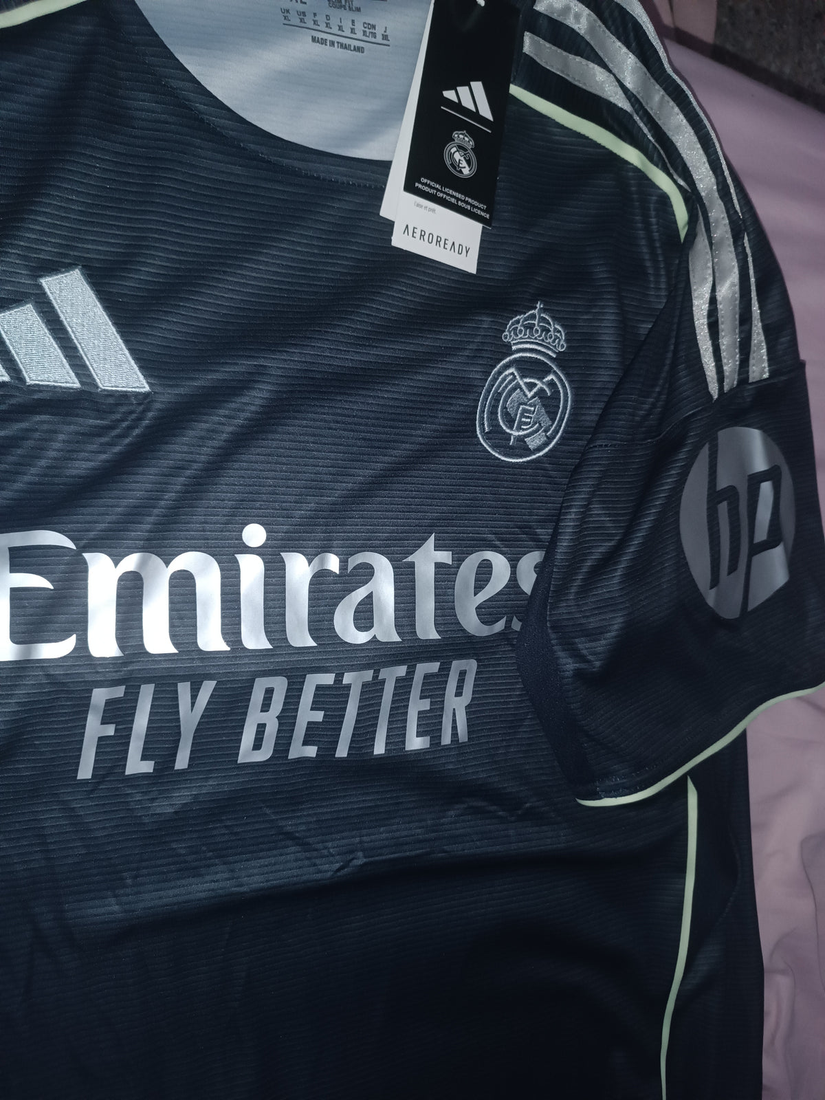 REAL MADRID VISITANTE 25-26 FAN (parche champions incluido)