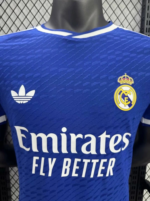Real Madrid lll versión jugador con parche de Champions (15)